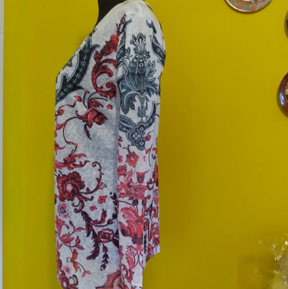 Nancy Yang Blue & Red Print Top ⚘️ - Picture 2 of 8